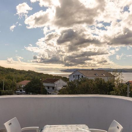 1 Bedroom Cozy Apartment In Jadranovo Bagian luar foto