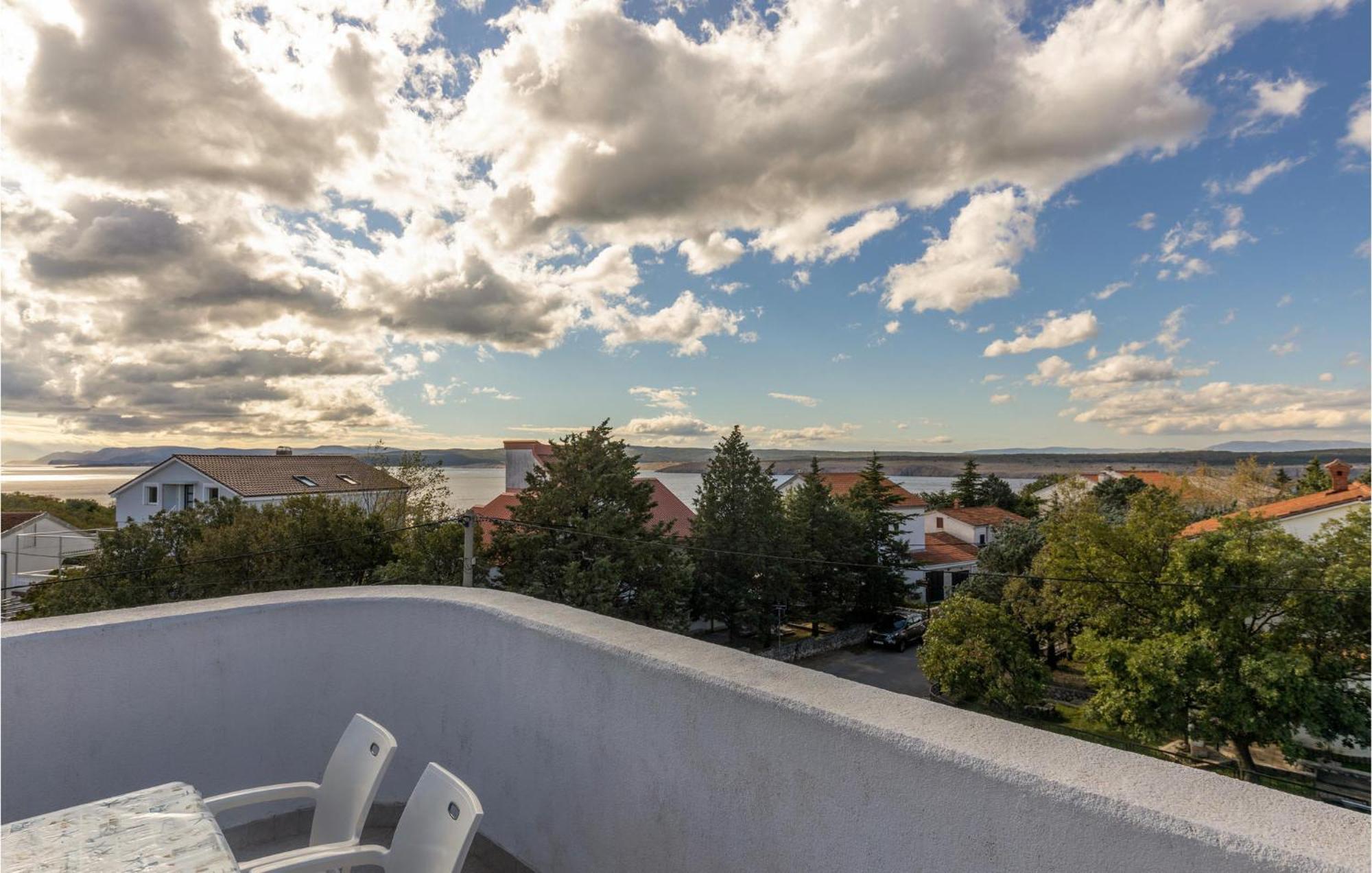 1 Bedroom Cozy Apartment In Jadranovo Bagian luar foto